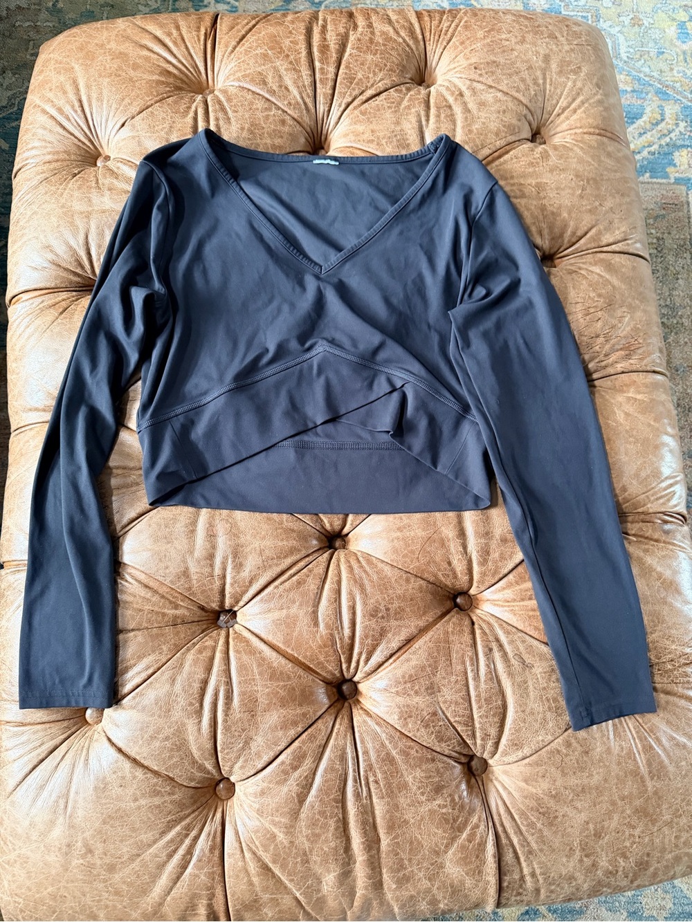 Gymshark Black Long Sleeve Crop Workout Top Women’s Large XL V Neck Athletic - Picture 2 of 6